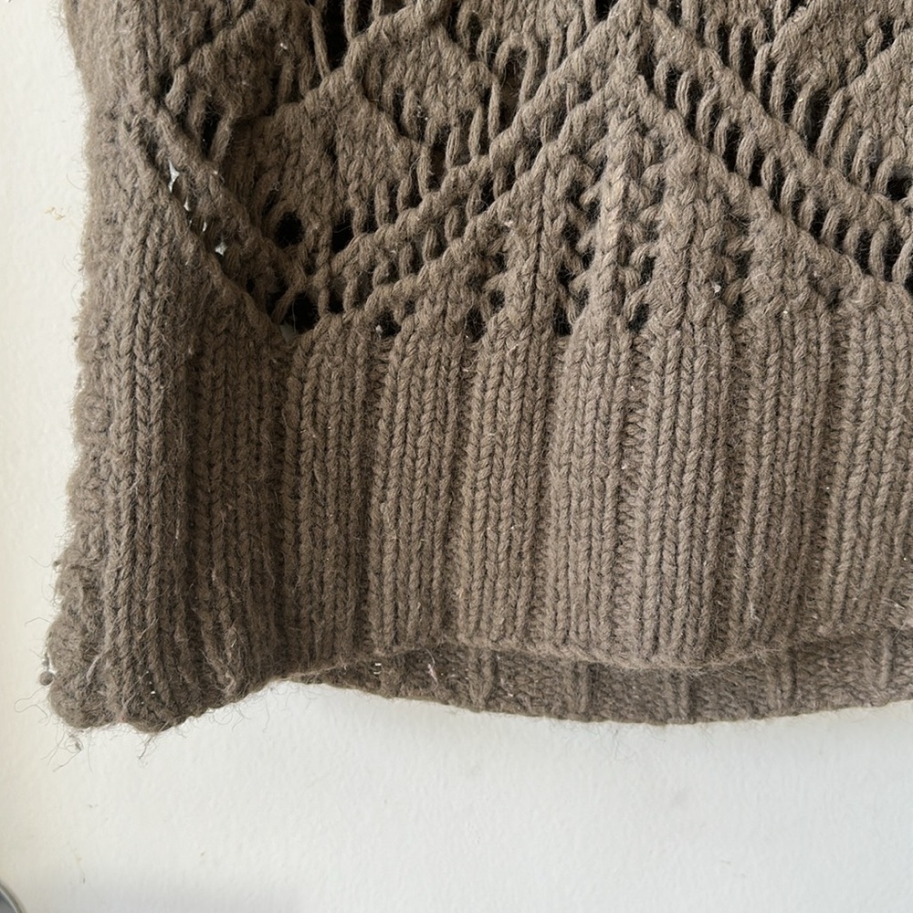 Unique Green Sweater - Picture 3 of 3
